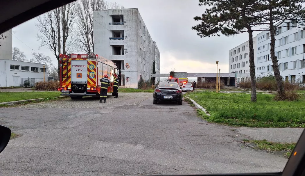 UPDATE Incendiu la o clădire dezafectată din stațiunea Mamaia. Pompierii intervin cu mai multe echipaje - f2a003793a5a45b1b327edc1d1acb9af-1765722731.webp