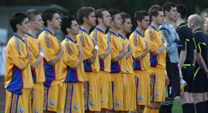 Pumnii strânși pentru tricolorii mici - f2e01c29e33e5b99af2a0e11a9970f73.jpg