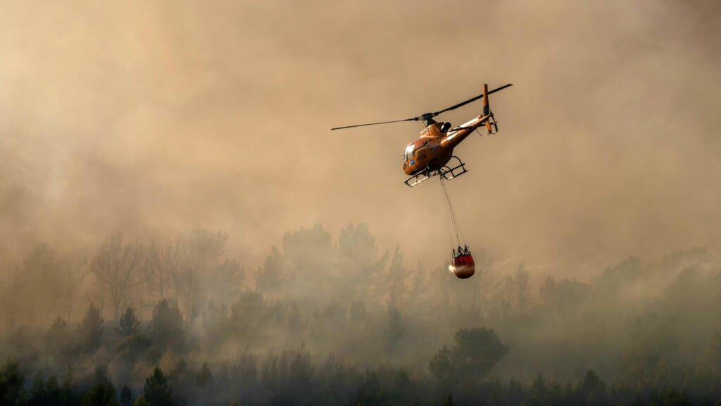 Foto - Atenționare de călătorie! Franța sub cod roșu și portocaliu de incendii de vegetație