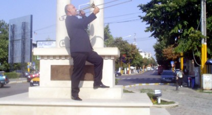 Concert de jazz la S.N.C. cu Liviu Mărculescu și Florian Lungu - f42c61b0473deca6a719dfce6c235d8f.jpg