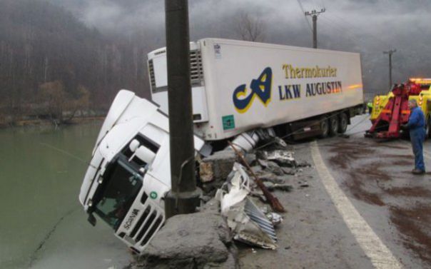 Grav accident rutier! - f447-1455379895.jpg