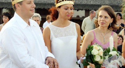 Fostul deputat Laurențiu Mironescu a deschis sezonul nunților pe plajă - f5daf8523250af5f8e8d0a52e56679a5.jpg