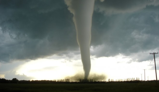 VIDEO / Scene APOCALIPTICE filmate pe CER, chiar deasupra locuinței sale - f5tornado-1374683492.jpg