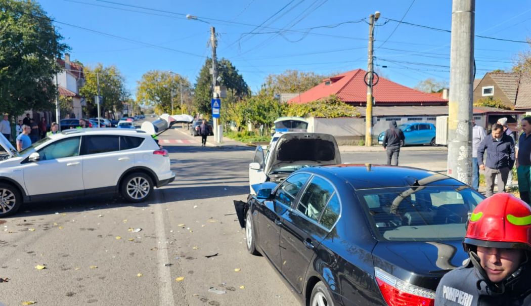 Accident rutier pe strada Hatman Arbore. Trei autoturisme implicate - f61c49c2372e4abd9bc3f4a6c2caf28c-1762080467.jpg