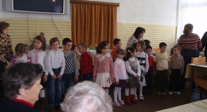 Preșcolari, în vizită la Căminul pentru persoane vârstnice - f84d176bd8a87343dc744e5414922d98.jpg
