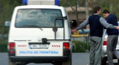 S-a oprit cu mașina în parapetul podului de la Năvodari - f89c63b553a9db2d93c4da629787848a.jpg