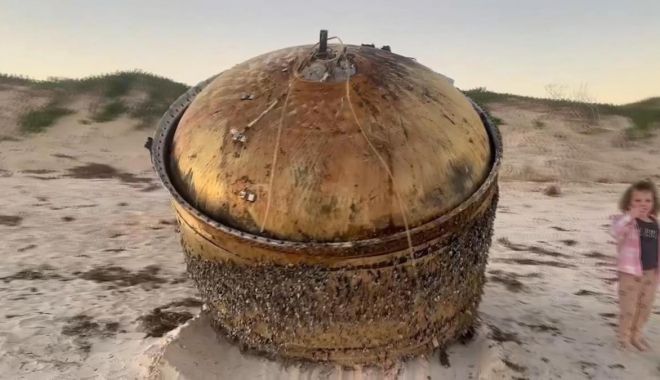 Obiect misterios eșuat pe o plajă din Australia - f8d173d48ba7e7c2ed6dac6f9001290d-1689598962.jpg