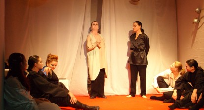 Hamlet și femeile sale (galerie foto) - f8d84a3d9c52a1de54087416a7e17d1a.jpg