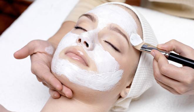 Surpriza verii pentru doamnele din Constanța: conturarea buzelor cu acid hialuronic - face1-1439460850.jpg