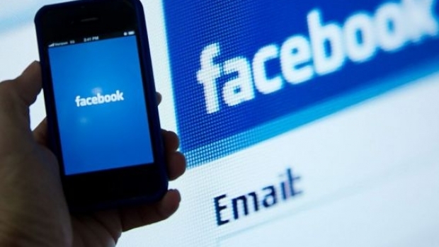 Facebook a lansat propria aplicație de partajare de fișiere foto și video - facebook-1403095371.jpg