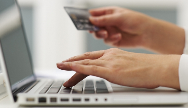 Faceți cumpărături online? Polițiștii vă sfătuiesc să aveți grijă la promoții - faceti-1479405856.jpg