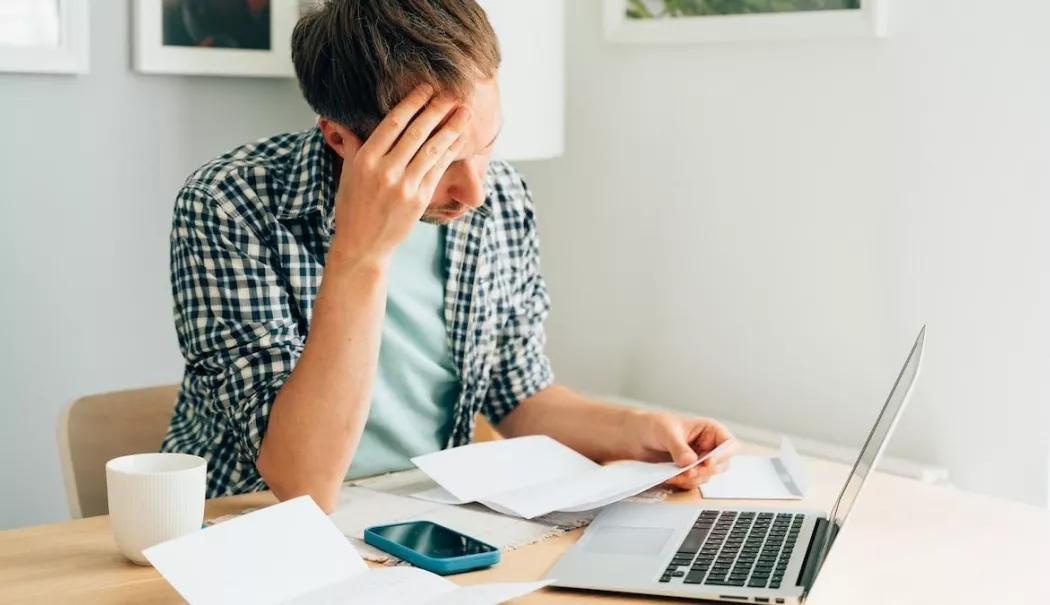 Atenție la fraude. Românii vizați cu facturi fictive după majorarea taxelor