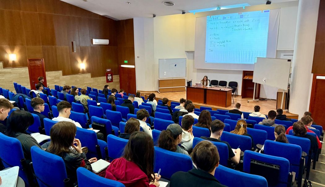 „O zi în Facultatea de Matematică și Informatică”, schimb de experiență studenți-elevi - facultatea-de-matematica-1747738625.jpg