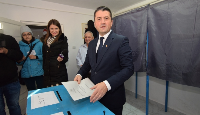 Decebal Făgădău: 