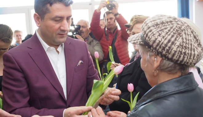 Primarul Decebal Făgădău  a inaugurat un nou club pentru pensionari - fagadauclubpensionari-1489079829.jpg