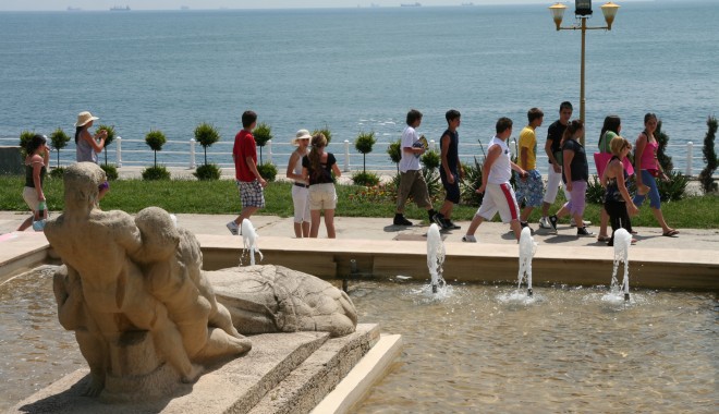 Cum va fi vremea mâine, la Constanța - falezacazinoconstantaturisti1-1409585228.jpg