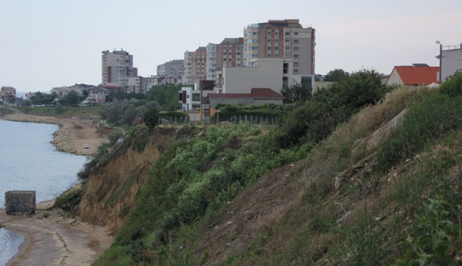 Cât o mai duc plajele românești - falezanord1-1363884116.jpg