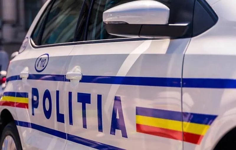 Fraudă prin metoda „Accidentul” la Medgidia. Fals medic prins de polițiști - fals-medic-1774533642.webp