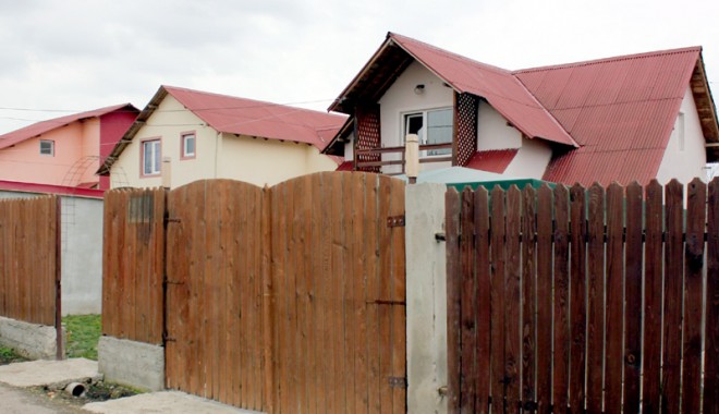 Ce spune arhitectul șef din Valu lui Traian, locul țepelor imobiliare de zeci de mii de euro - familianenciucasavalulluitraian1-1338303134.jpg