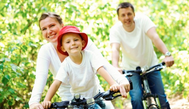 Ce legătură  are mișcarea  cu colesterolul - familiepebicicletemiscare1-1368477461.jpg