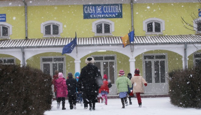 Familii nevoiașe din cinci localități constănțene, ajutate de voluntarii Centras - familiilenavoiase-1391790115.jpg