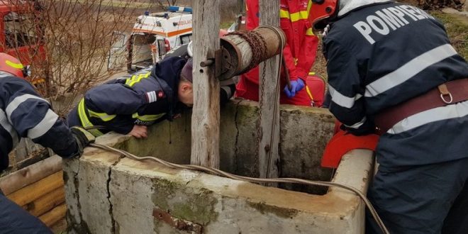 Operațiune de salvare dificilă. O femeie a căzut într-o fântână de 12 metri - fantana-1580146168.jpg