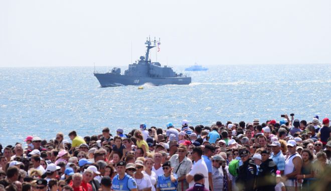 Fără aglomerație pe faleze și în port. Ziua Marinei Române, sărbătorită altfel, anul acesta - faraceremoniaziuamarinei-1596644883.jpg