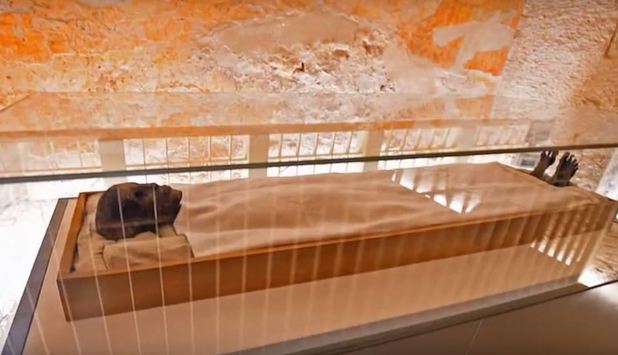 Cum arată Tutankhamon? Imagini cu faraonul mumificat publicate la nouă ani după restaurarea mormântului - faraontutankhamondescoperayt-1549369726.jpg