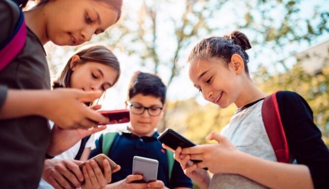 Telefoanele mobile, complet interzise! Se întâmplă din ianuarie 2024 - faratelefoanemobilelascoala78322-1702825785.jpg