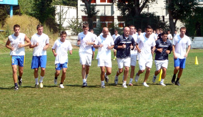 Marian Pană ia 25 de jucători  în cantonamentul de la Predeal - farul-1310576349.jpg