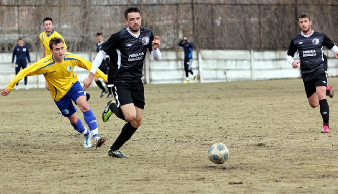 FC Farul și Viitorul câștigă fără luptă, Callatis dă lovitura la Bacău - farul-1334587000.jpg