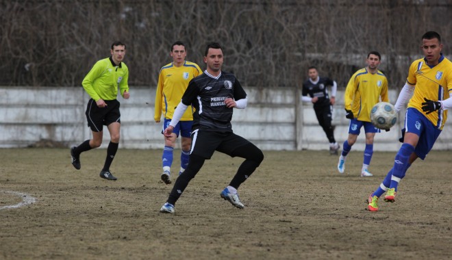 Fotbal / FC Farul - Callatis Mangalia 2-0, în meci amical (GALERIE FOTO) - farul7-1330852557.jpg