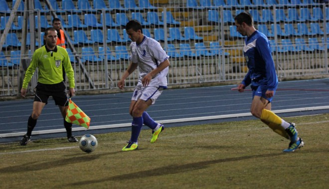 Cine e cea mai tare echipă din Constanța: FC Farul sau Viitorul? - farulbacau27-1332530421.jpg