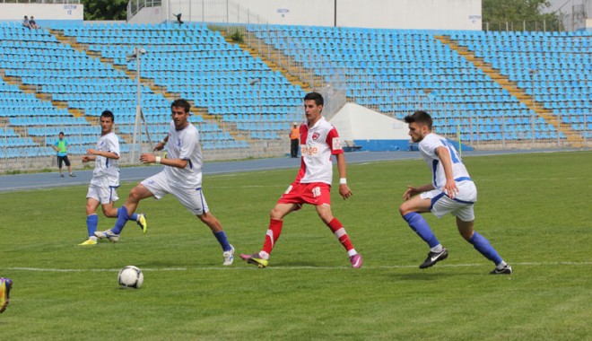 Dezamăgire totală: FC Farul, învinsă în deplasarea de la Tulcea - faruldinamo26-1336930242.jpg