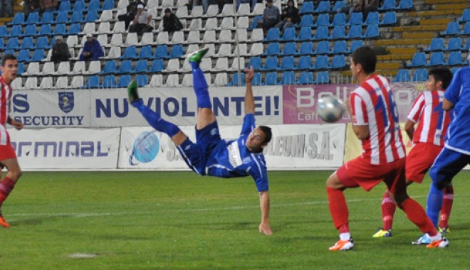FC Farul continuă ascensiunea: 2-0 cu Dunărea Galați - faruldunareagalati15-1318182338.jpg