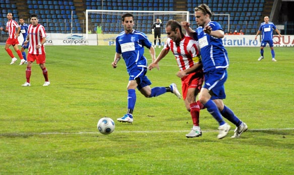 FC Farul, pregătită să spargă gheața cu Dinamo II - faruldunareagalati24-1319125524.jpg