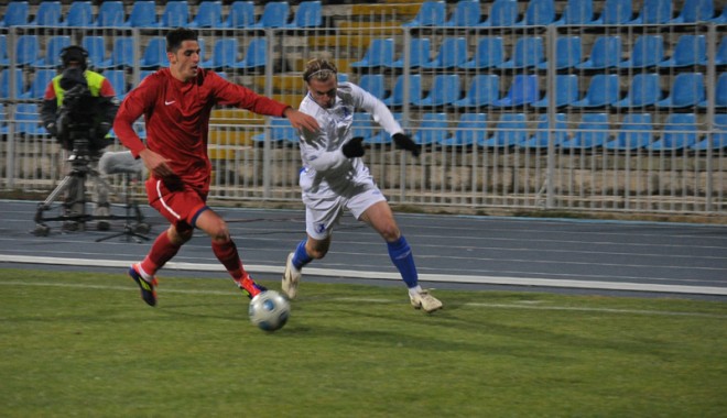 Cum poate FC Farul să cucerească reduta lui Popa - farulsnagov39-1322085074.jpg