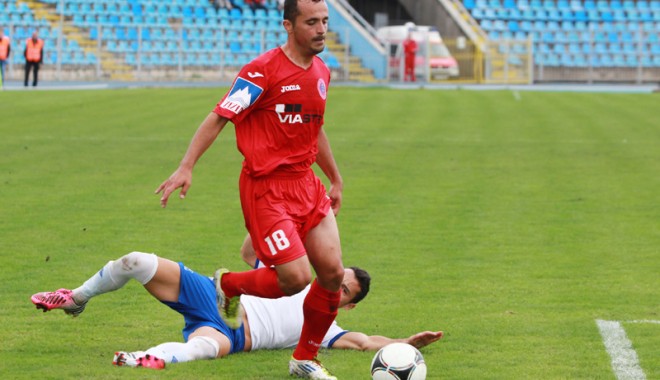 FC Farul s-a întors cu tolba goală  de la Slobozia - farulunireatarlugeni7-1381334976.jpg
