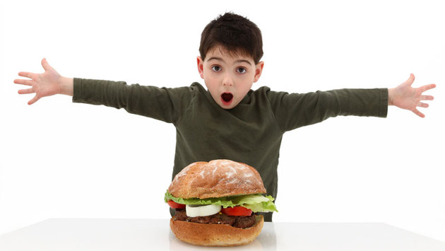 Reclamele junk-foond, interzise în Mexic! - fastfoodcopil1111shutt-1405683189.jpg