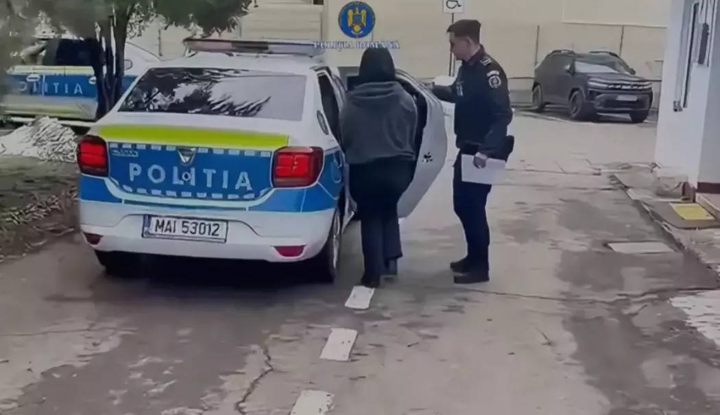 Fată de 15 ani, înjunghiată de o adolescentă în urma unei altercații - fata-1772122424.webp