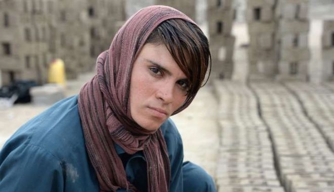 Povestea emoționantă a fetei din Afganistan forțate de părinți să ducă o viață de băiat - fataafgana-1524573929.jpg