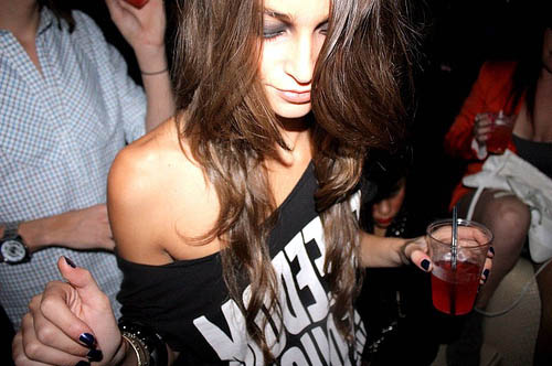Creierul adolescentelor, distrus de alcool - fataalcool-1314109572.jpg