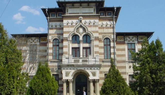 Fațada Muzeului  de Artă Populară  are nevoie de reabilitare - fatadamuzeuldeartapopulara-1426008396.jpg