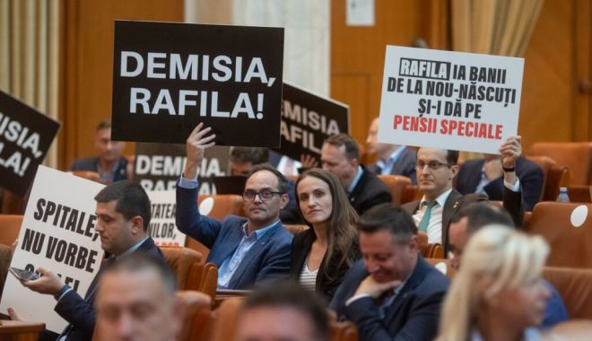 Moţiunea simplă împotriva ministrului Sănătăţii, Alexandru Rafila, dezbătută în Parlament