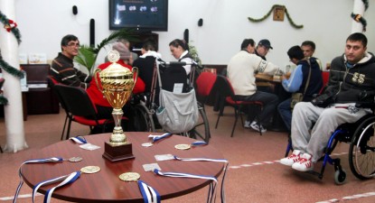 Povestea tragică a unui tânăr, aruncat de pe scenă în scaunul cu rotile - fbc9b0142d9789ab5423f8221c35621a.jpg