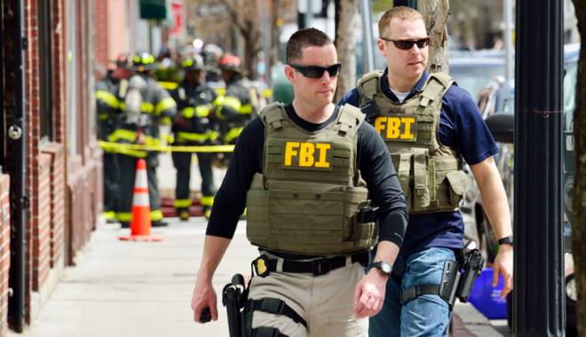Apple refuză colaborarea cu FBI - fbiapple-1456061705.jpg