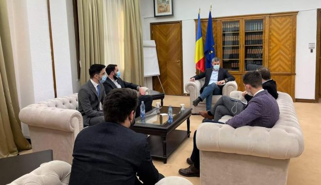 Dan Barna a discutat cu reprezentanţii studenţilor. Subvenţia pentru transport se aplică pe toată durata anului - fbimg1613152982577-1613153021.jpg