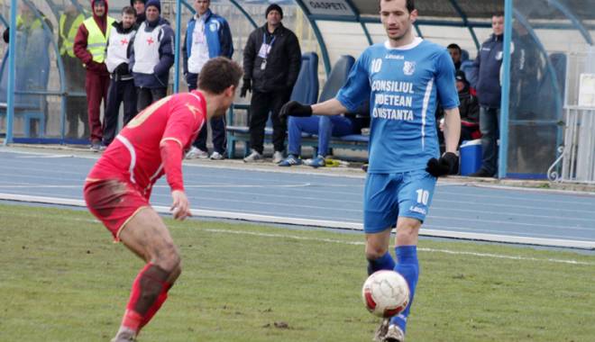 Fotbal: FC Farul, înfrângere usturătoare cu CF Brăila - fcf-1426333566.jpg