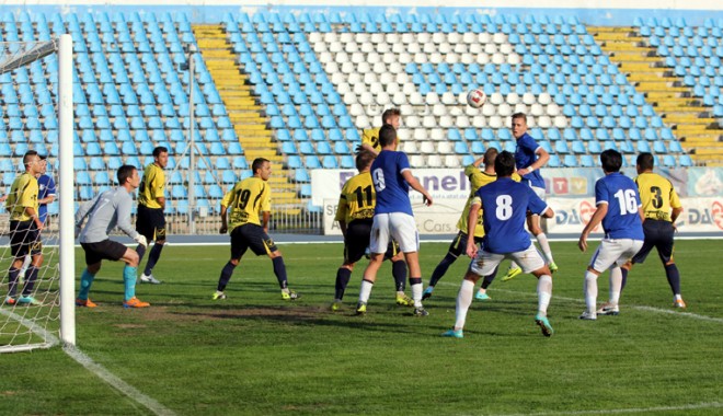 Galerie foto. Liga a II-a la fotbal, etapa a opta   FC Farul n-a putut trece nici de CF Brăila - fcfarul1-1413397338.jpg