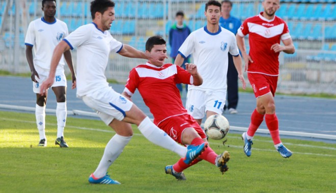 FC Farul, la primul meci oficial  cu Ștefan Petcu pe bancă - fcfarulacsberceni11-1385747078.jpg